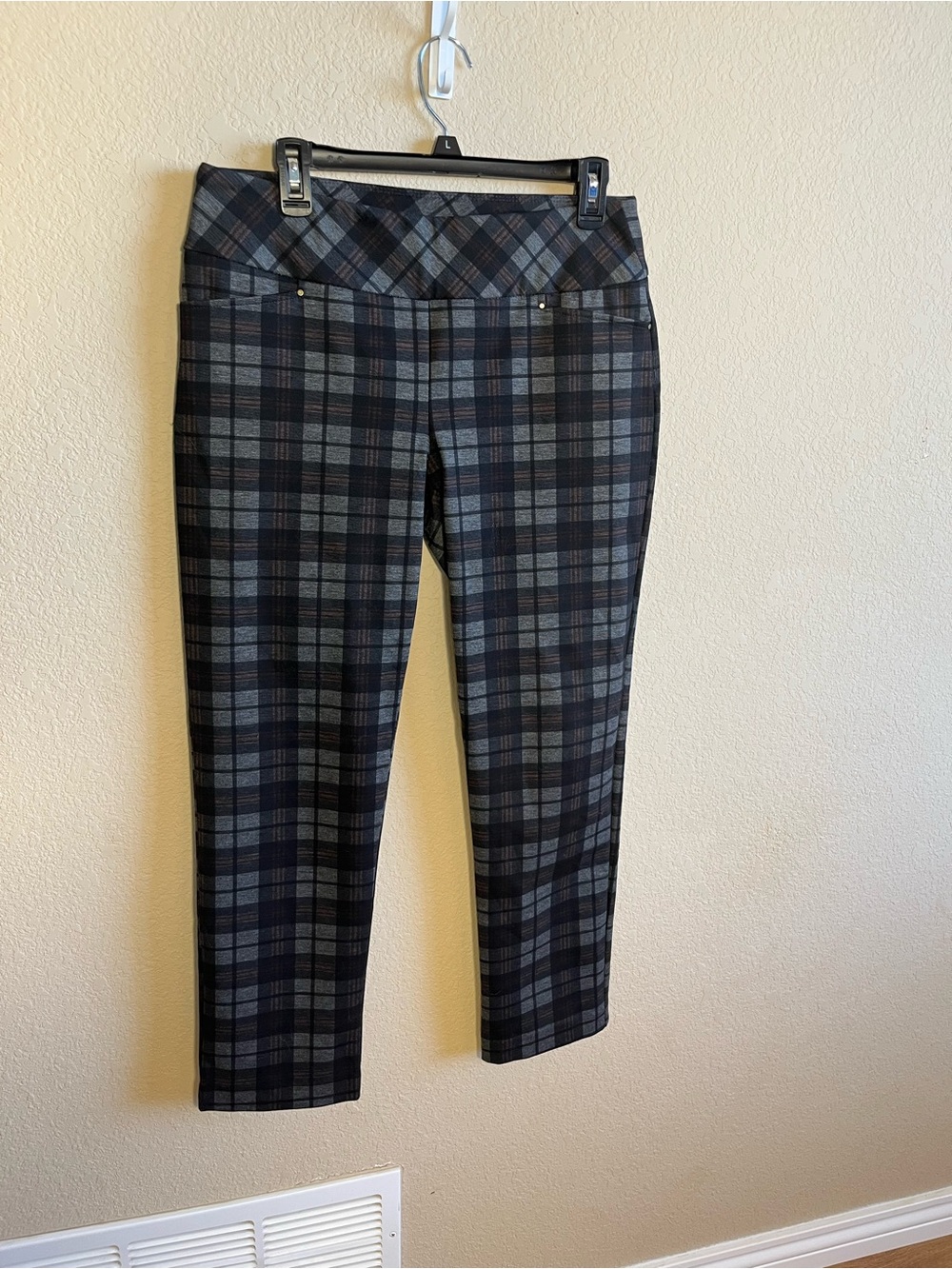 Women’s Plaid Stretch Pants - Black & Gray